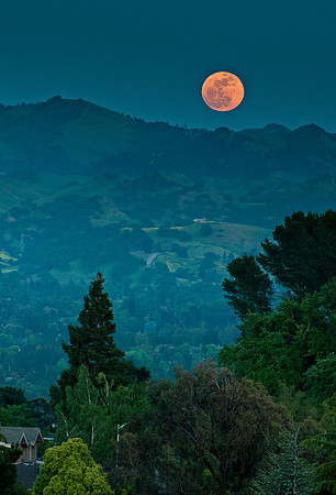 Supermoon on 5/5/12 as seen from Walnut Creek, CA